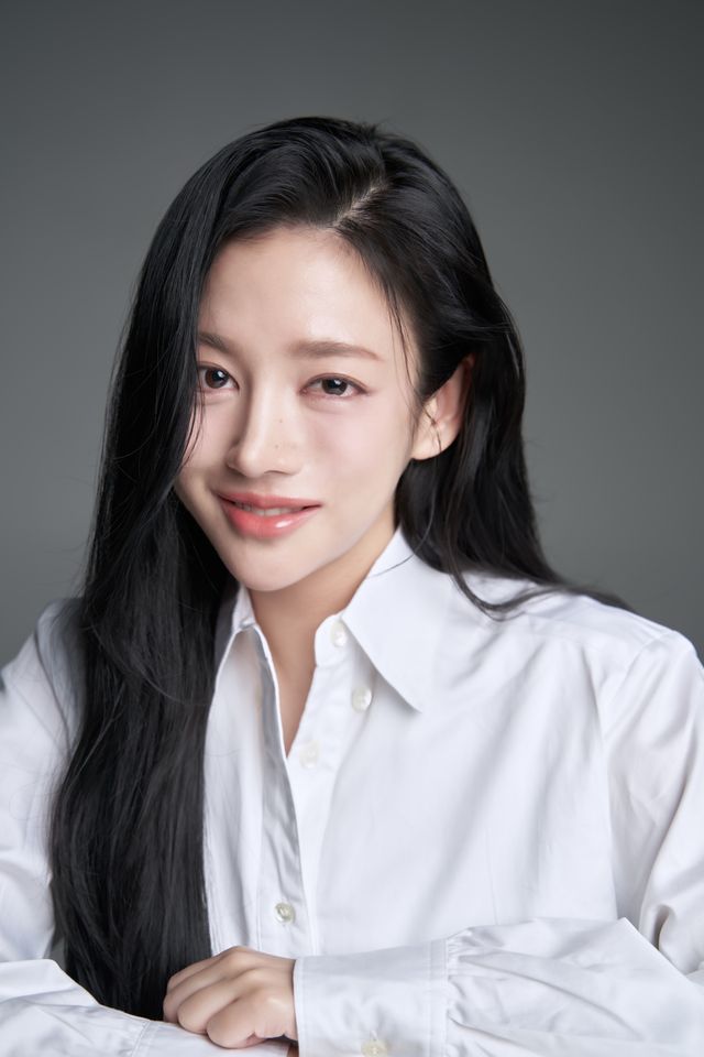 Lee Ji-eon Thumbnail image