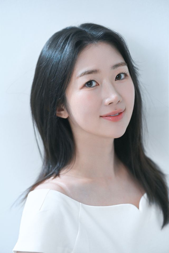 ユン・ジア サムネイル画像