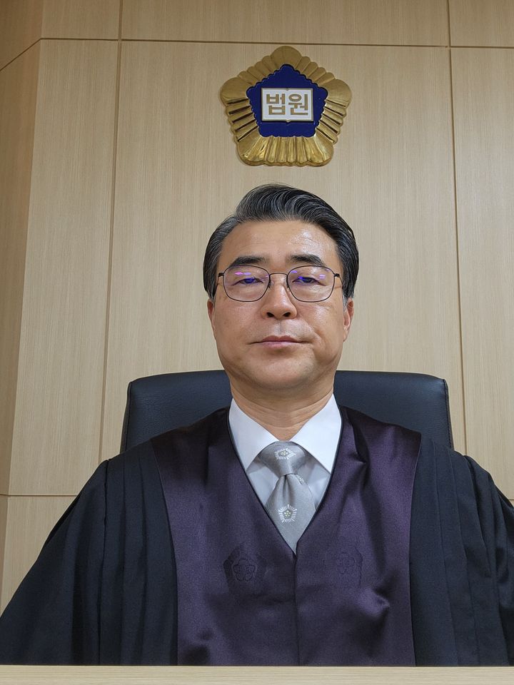 คิม ยงแท ภาพขนาดย่อ