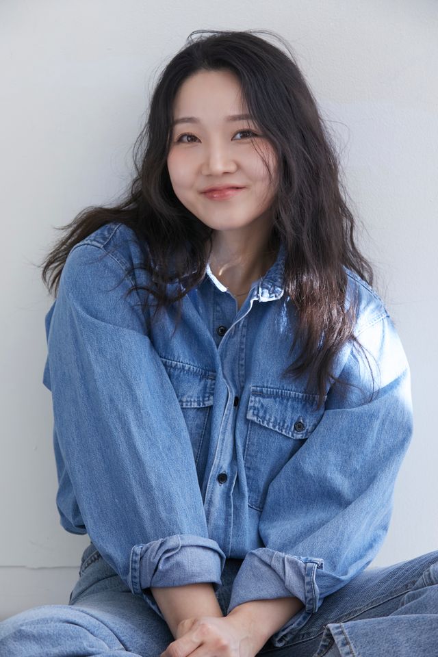 윤지이 サムネイル画像