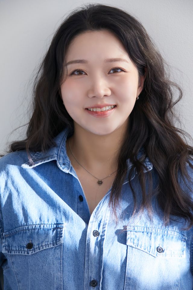 윤지이 サムネイル画像