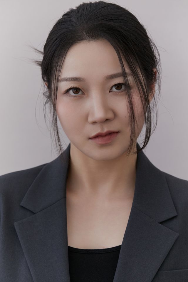 윤지이 サムネイル画像