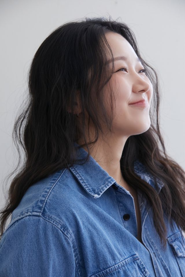 윤지이 サムネイル画像