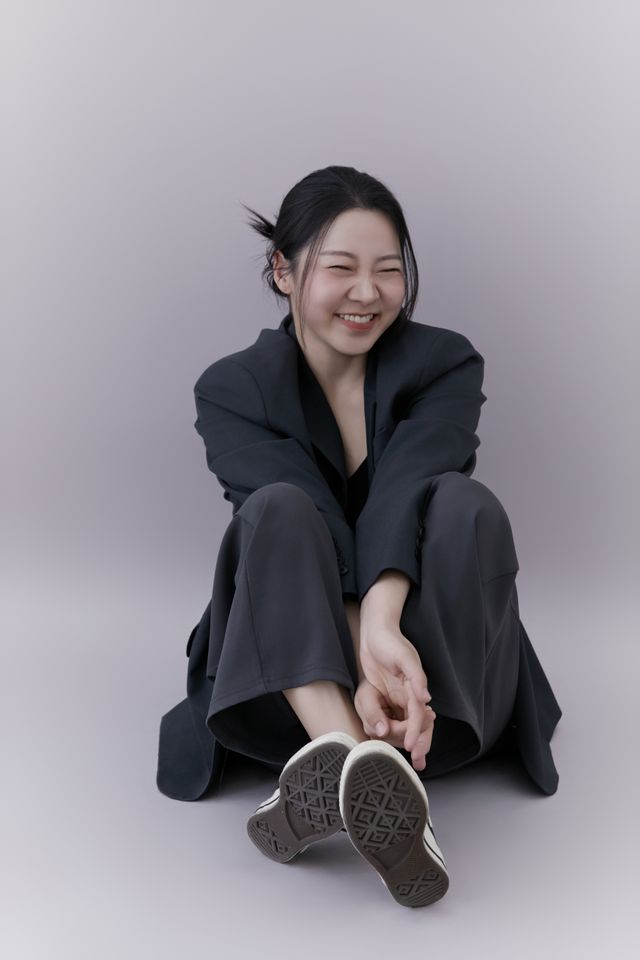 윤지이 サムネイル画像