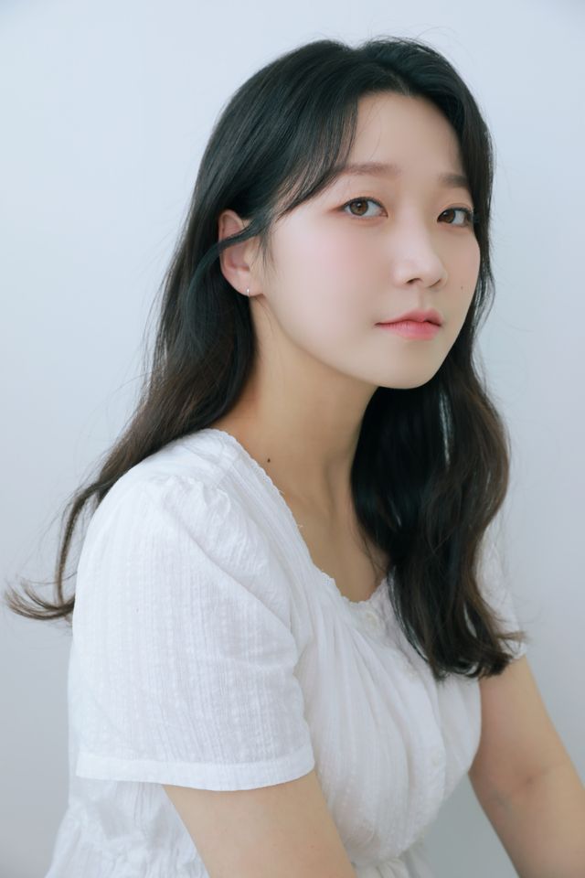 윤지이 サムネイル画像