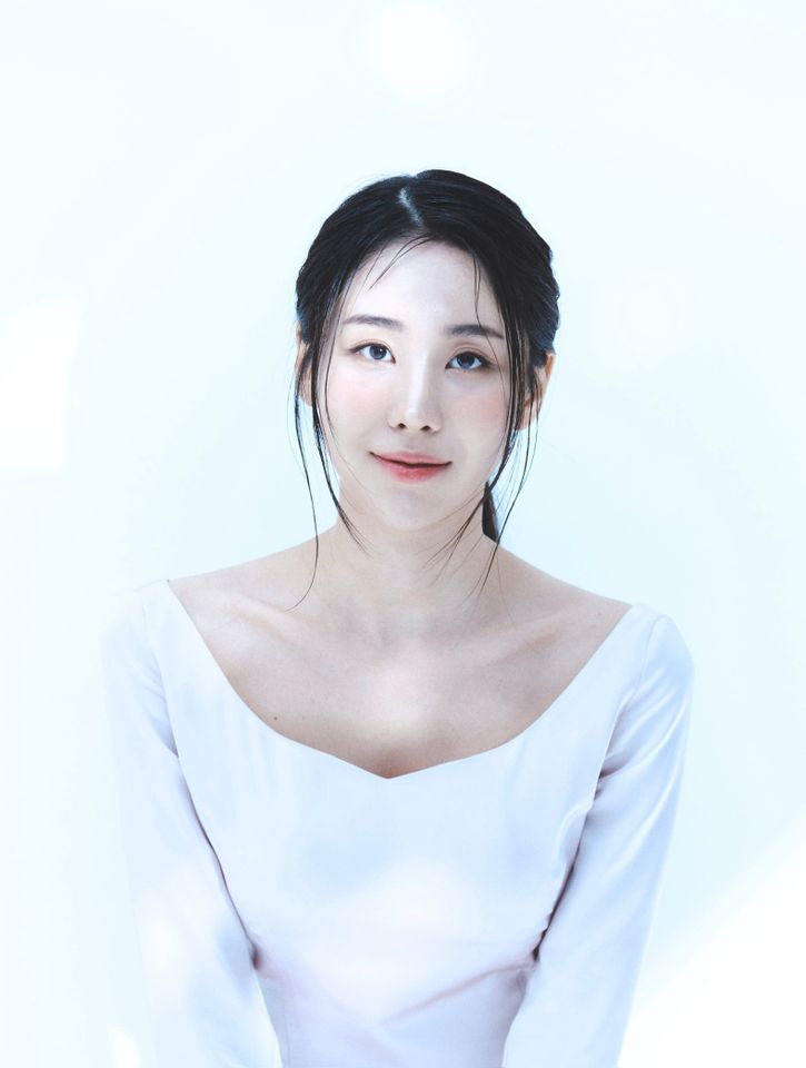 최정윤 Thumbnail image