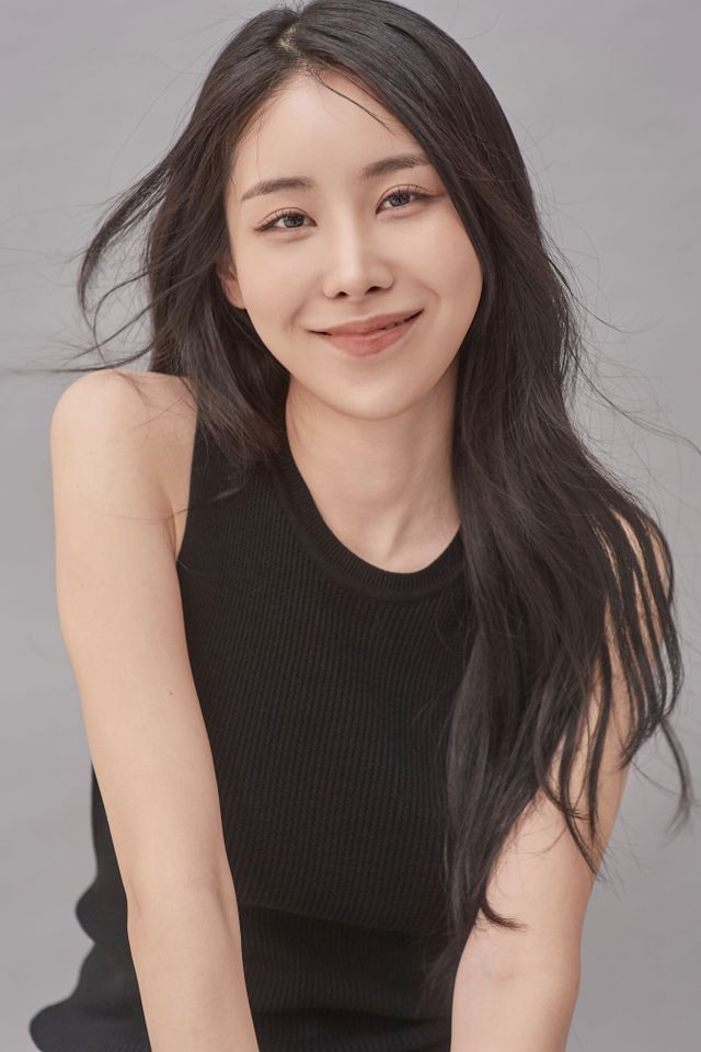 최정윤 Thumbnail image