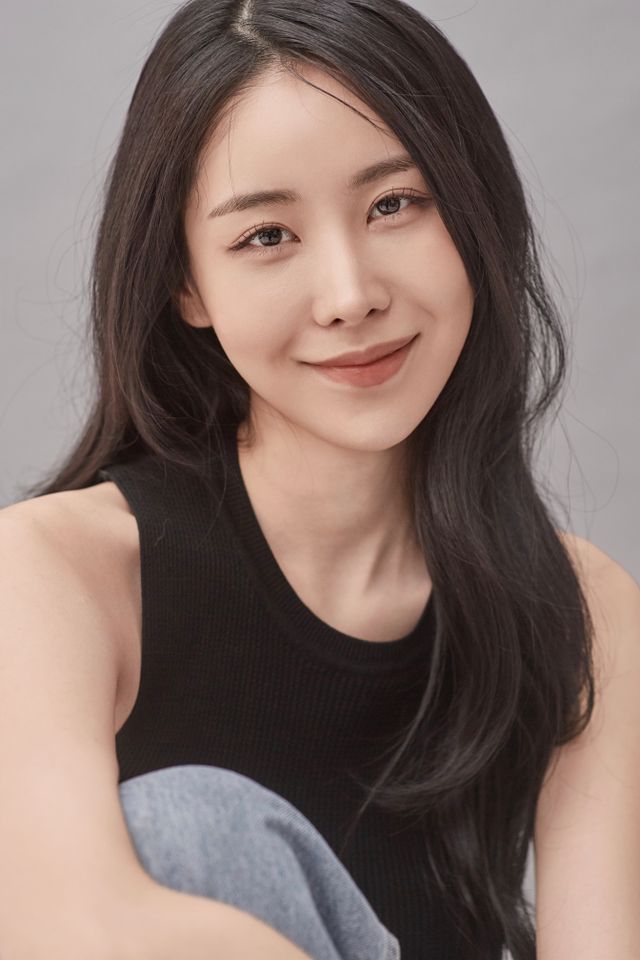 최정윤 Thumbnail image