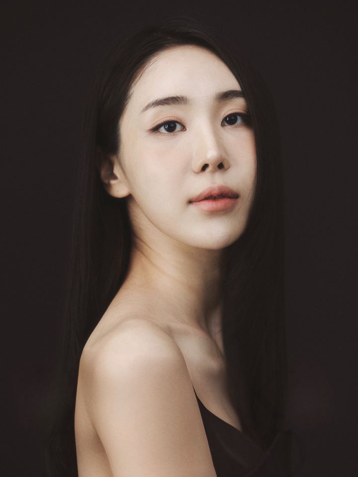 최정윤 Thumbnail image