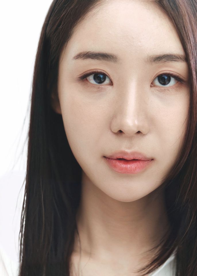 최정윤 Thumbnail image