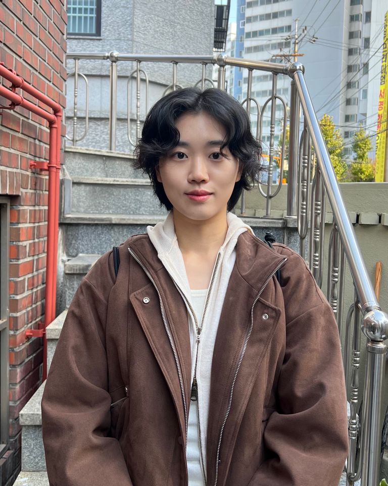 イ・イェジュ サムネイル画像