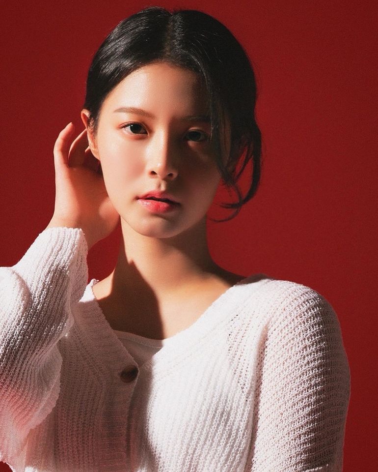 Chae Si-yeon Ảnh thu nhỏ