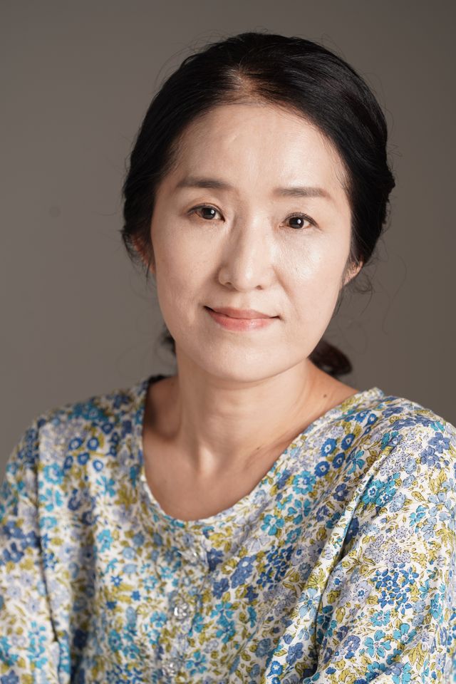 Lee Myung-hee Thumbnail image