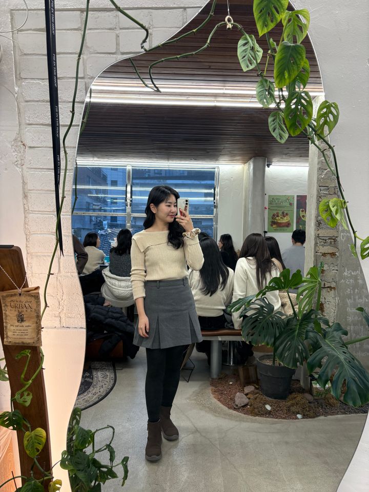 イ・ヨウン サムネイル画像