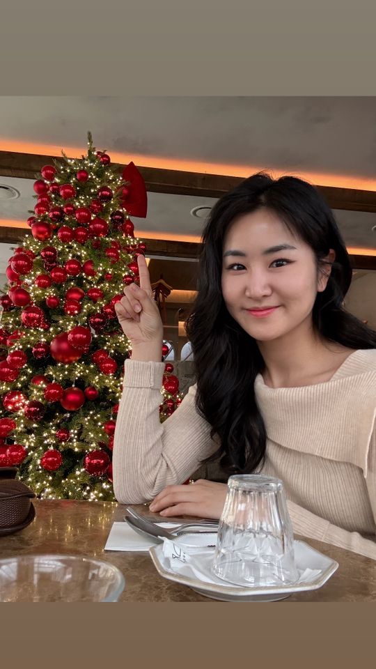 イ・ヨウン サムネイル画像