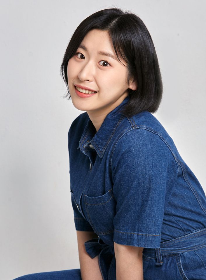 윤하얀 썸네일 이미지