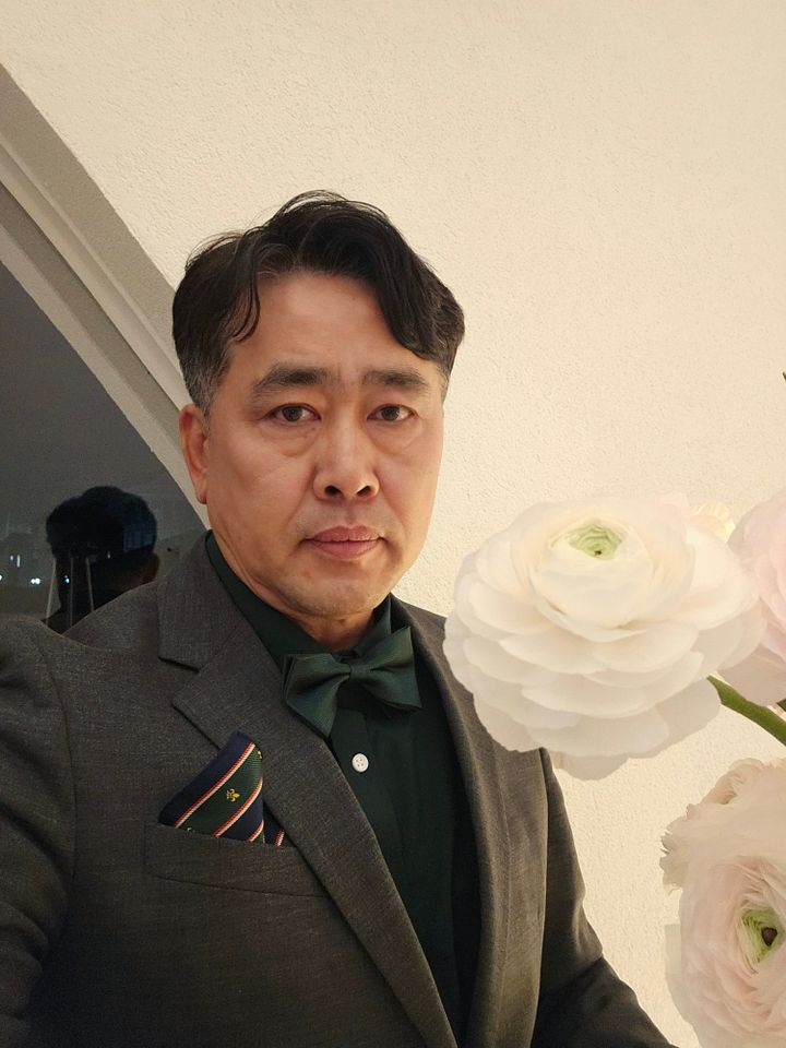 김윤봉 サムネイル画像