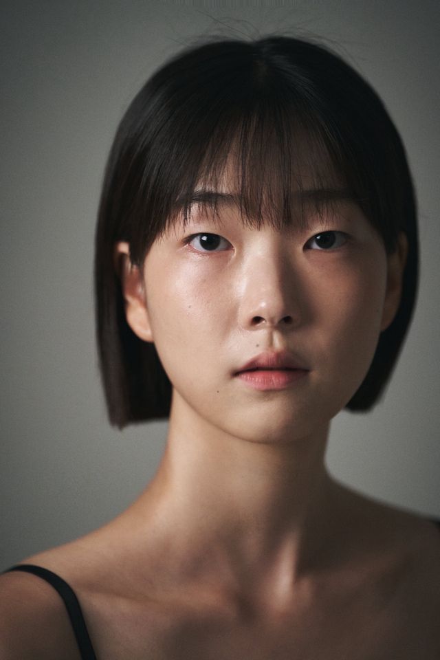 Shin Eun-su Thumbnail image