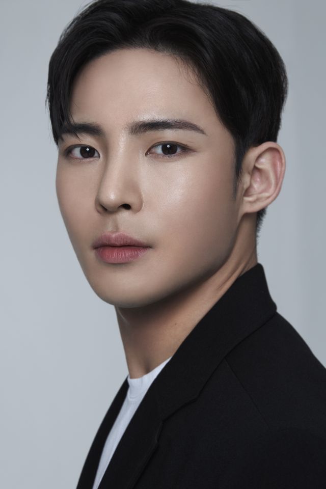 イ・ジョンウク サムネイル画像