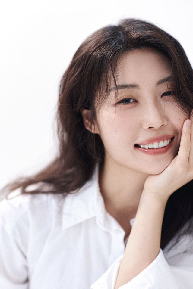 Lee Min-ji Thumbnail image