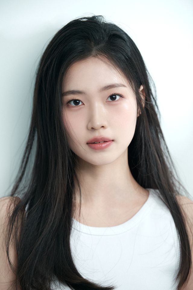 ファン・ヘリン サムネイル画像