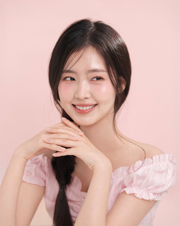 ファン・ヘリン サムネイル画像