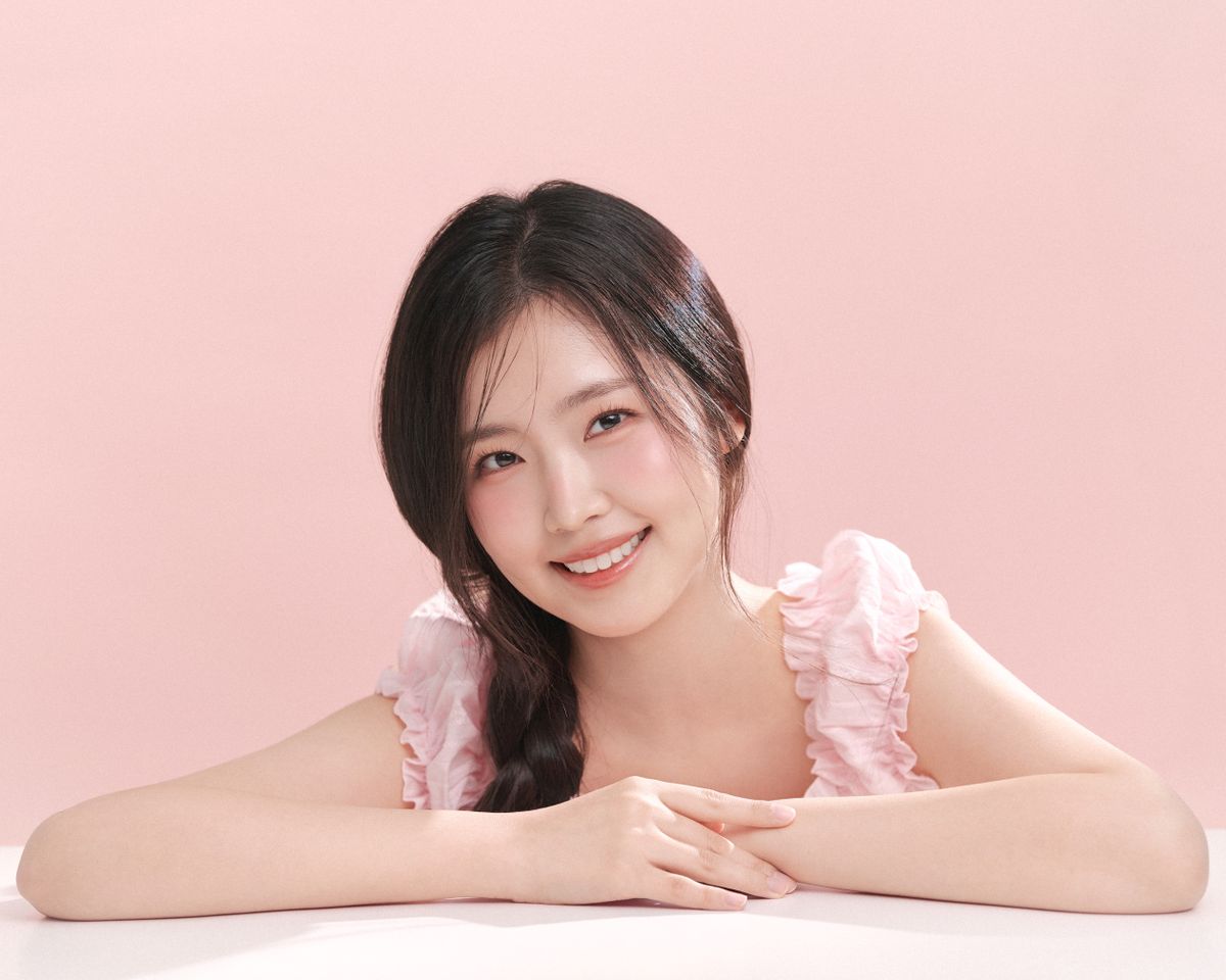 ファン・ヘリン サムネイル画像