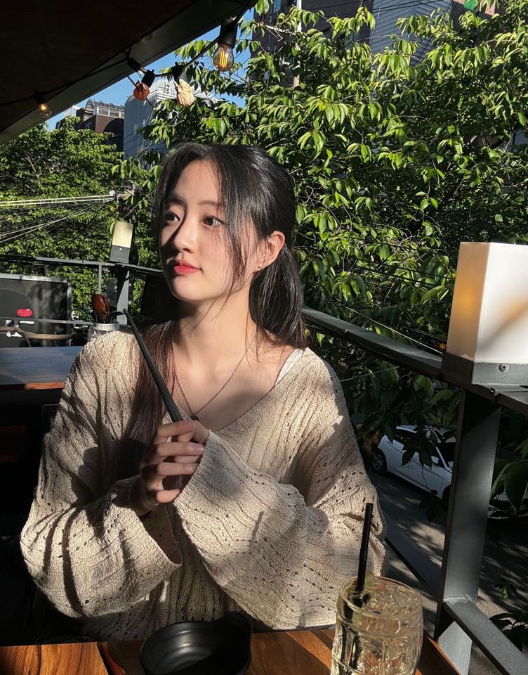 キム・イェソン サムネイル画像