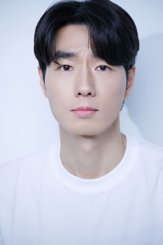 ยุน จงอุค ภาพขนาดย่อ