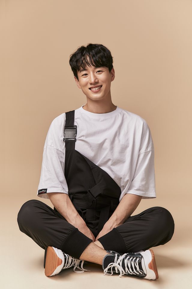 황윤성 썸네일 이미지