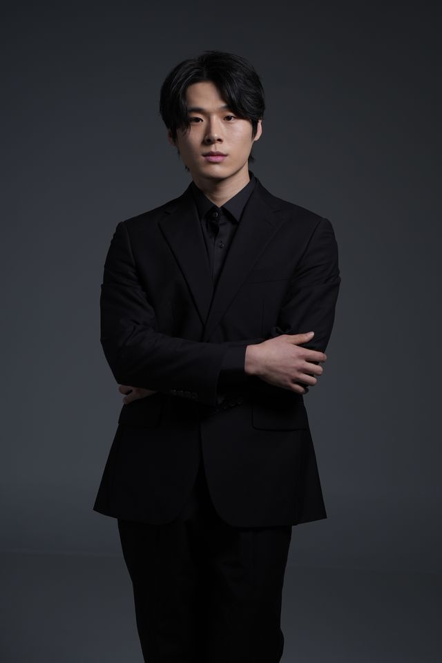 김홍용 썸네일 이미지