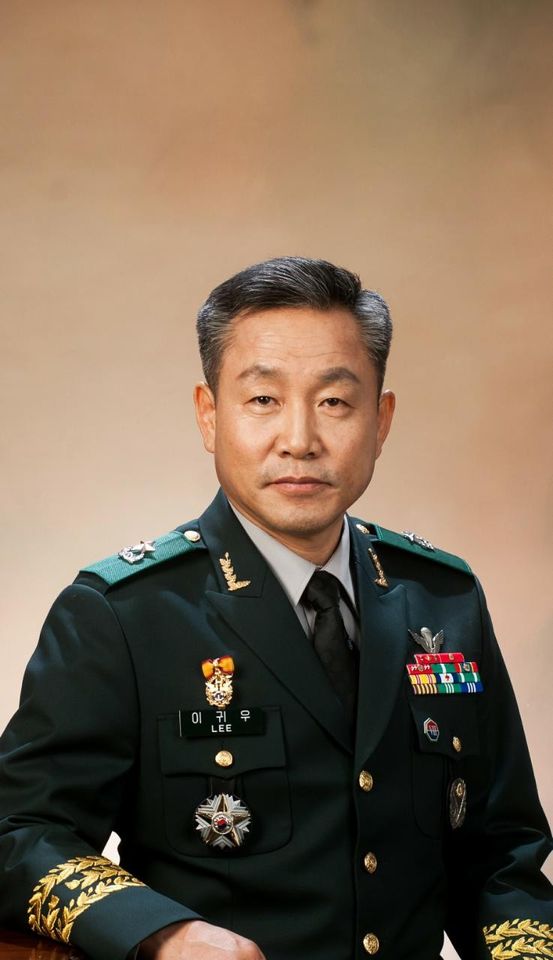 イ・グィウ サムネイル画像