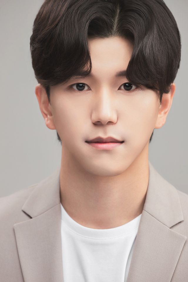 Lee Si-hwan Thumbnail image