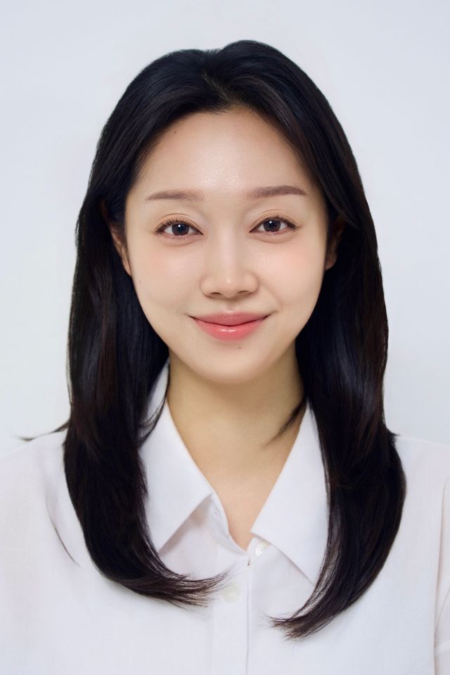 Lee Yujin Thumbnail image