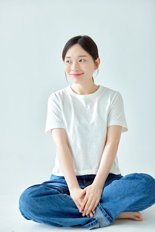 Yoon Si-yeon Thumbnail image