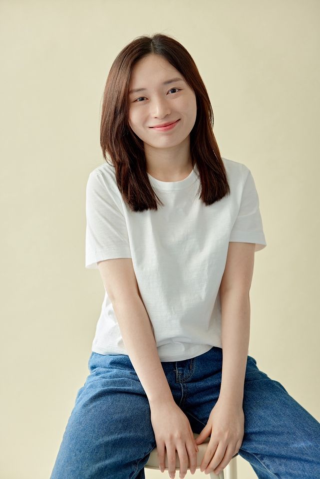 Yoon Si-yeon Thumbnail image