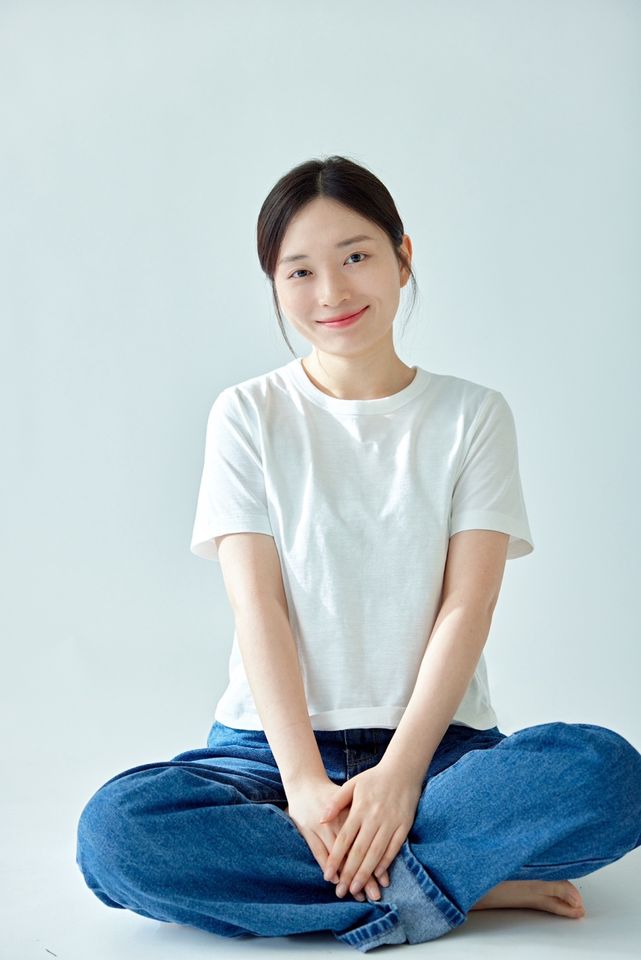 Yoon Si-yeon Thumbnail image