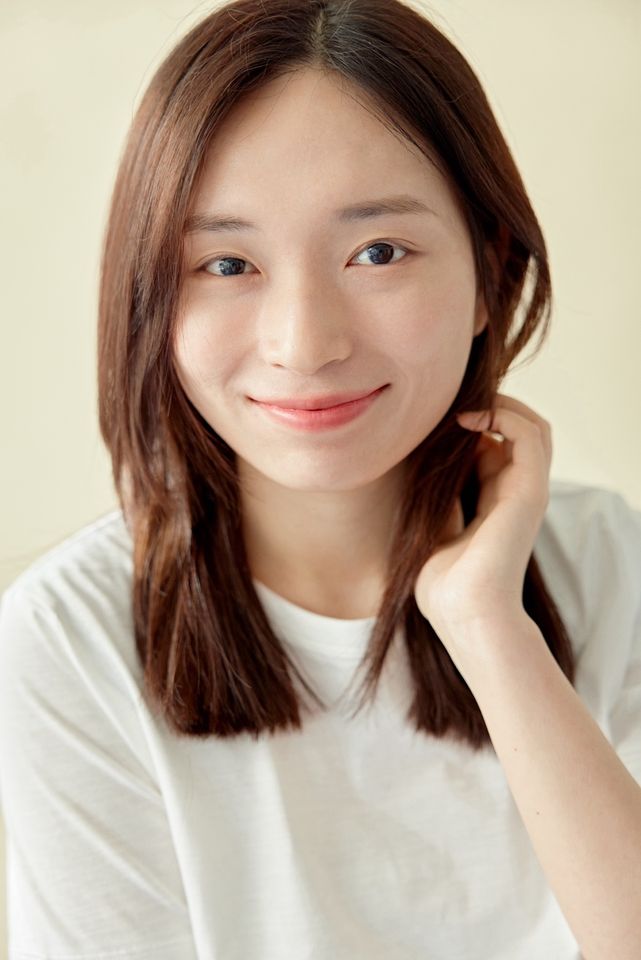 Yoon Si-yeon Thumbnail image