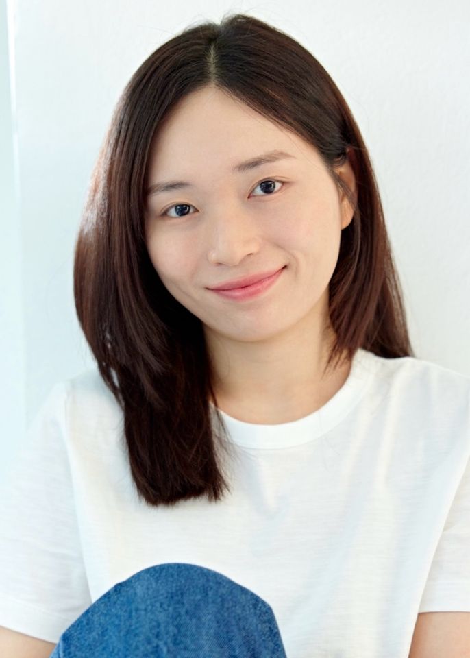 Yoon Si-yeon Thumbnail image