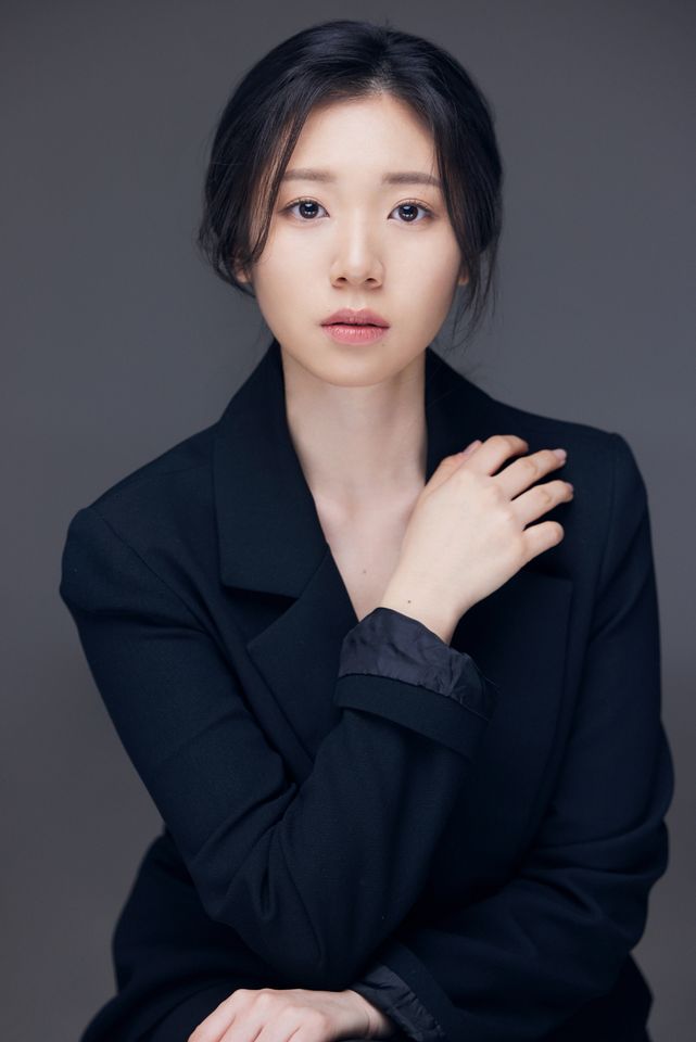 Kim Jeong-yeon Thumbnail image