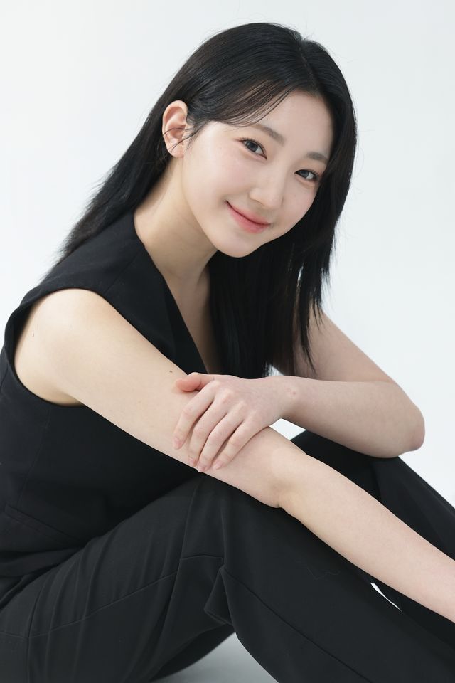 ミン・ソヨン サムネイル画像