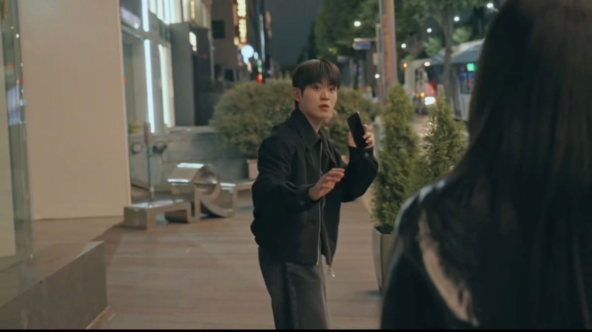 อี ชีอู ภาพขนาดย่อ