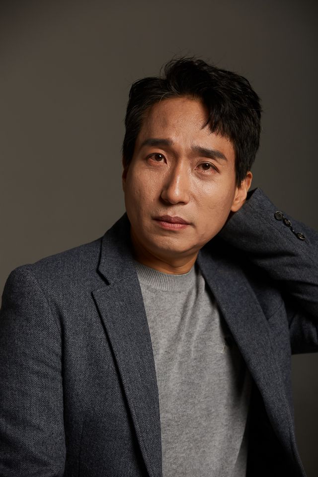 Lee Hwan Thumbnail image