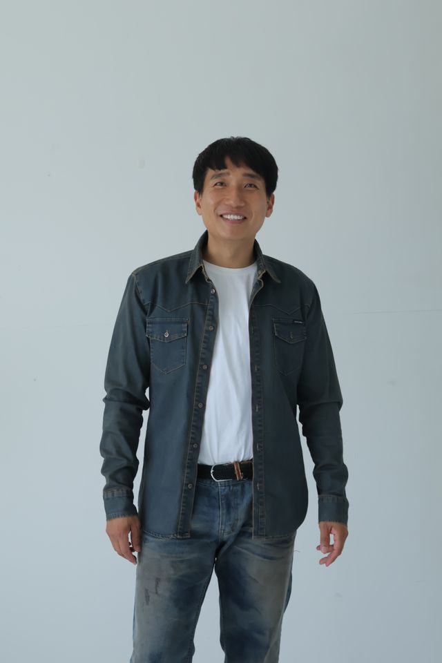 Lee Hwan Thumbnail image