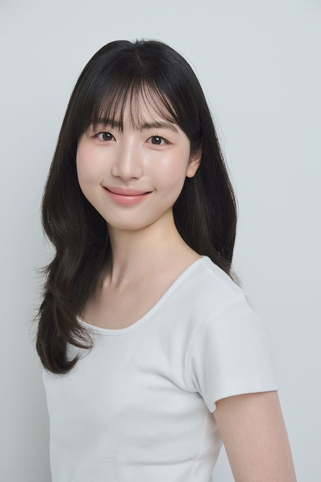 Lee Yoon-seul Thumbnail image