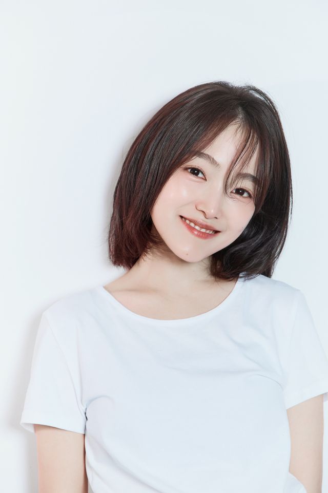 Park Ji-na Thumbnail image