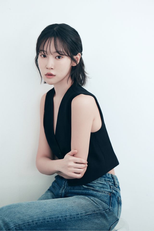 ミン・ドギョン サムネイル画像