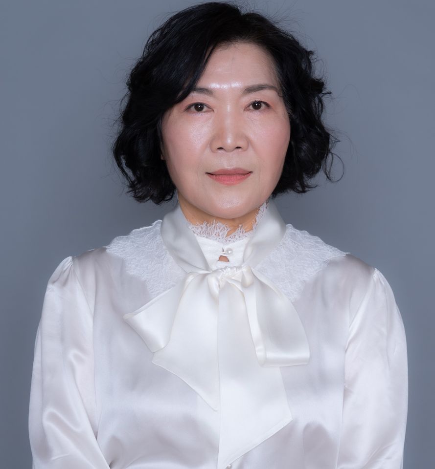 Kim Min-kyung Thumbnail image