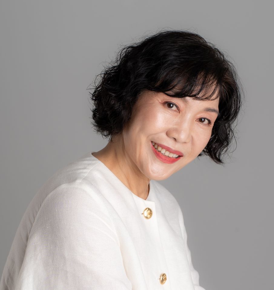 Kim Min-kyung Thumbnail image