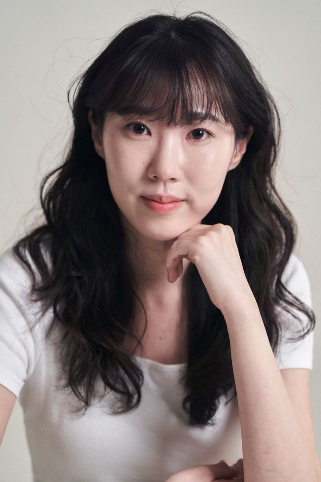 キム・アリ サムネイル画像